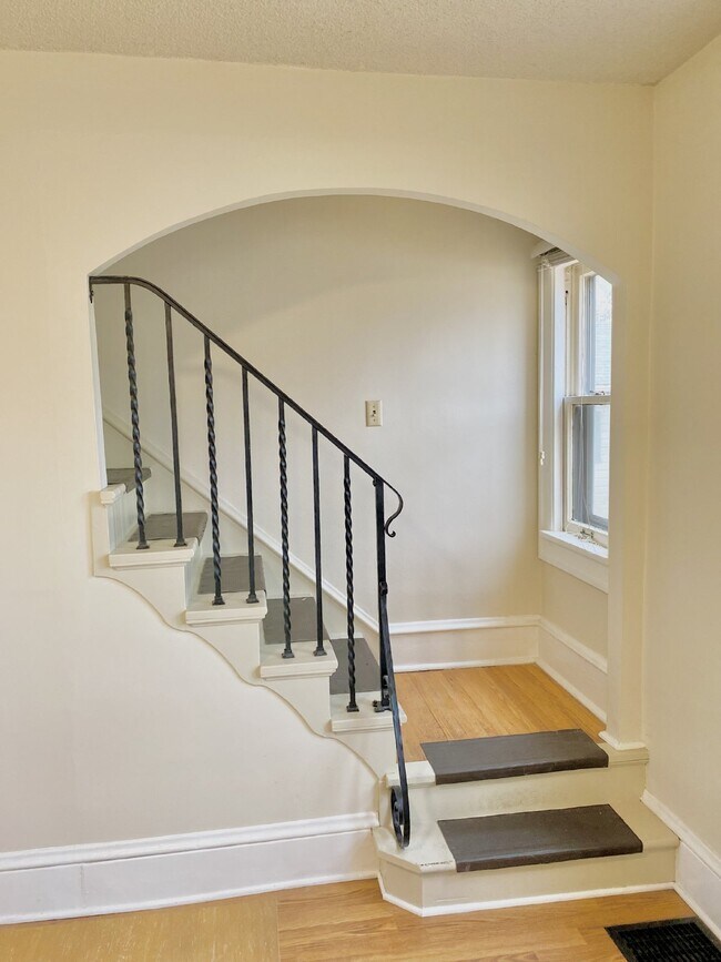 Building Photo - Adorable 4 Bed | 2 Bath in Longfellow