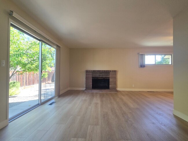 Building Photo - 1712 Marshall Ct