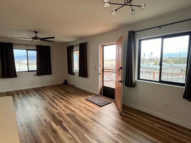 Building Photo - Longterm Unfurnished Condo
