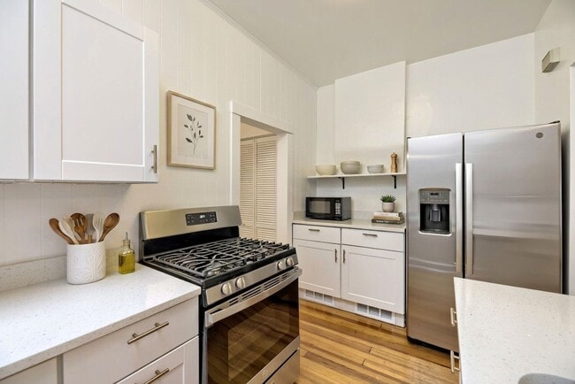 Building Photo - Remodeled Row Home in one of Denver's most desirable neighborhoods of Wash Park!