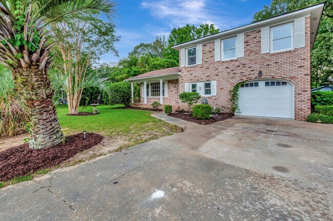 Building Photo - Waterfront Home in Melrose Subdivision!
