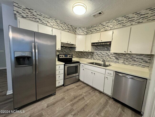 Building Photo - 4827 Long Branch Dr