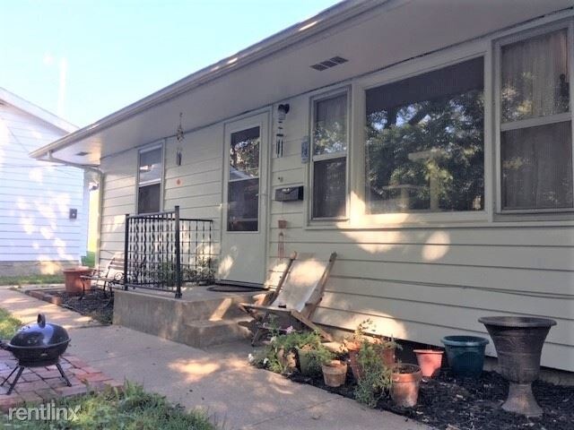 Primary Photo - 2 br, 1 bath Duplex - 1905 SW Lane St Unit B