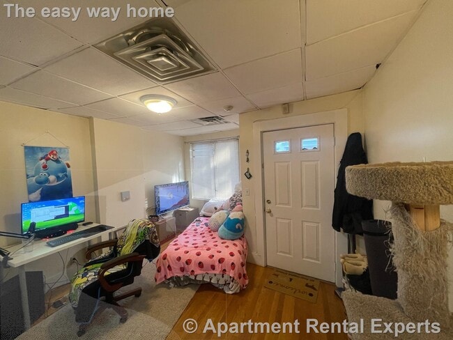 Building Photo - SPRING HILL/DAVIS SQ 1BR ** HWD FLOORS ** ...