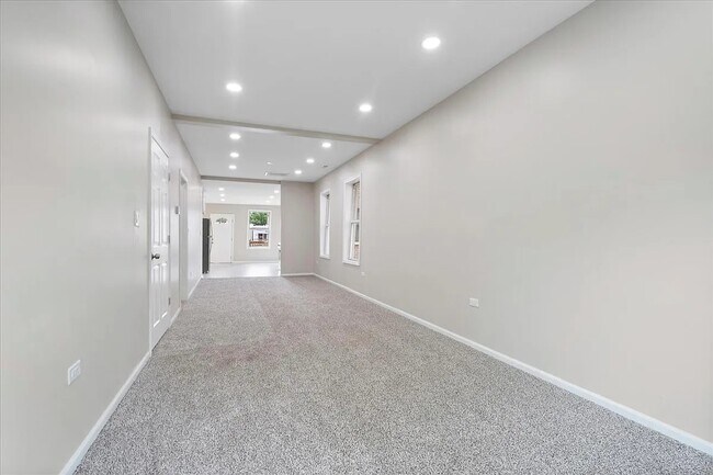 Foto del edificio - 1831 N California Ave