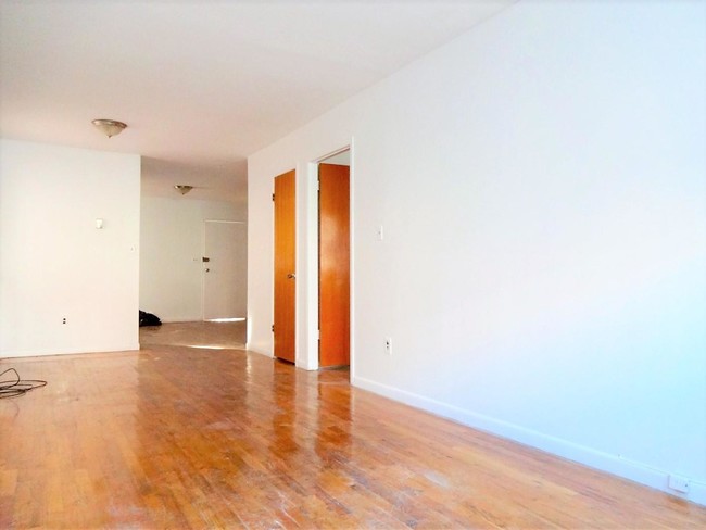Building Photo - 88-34 Saint James Avenue