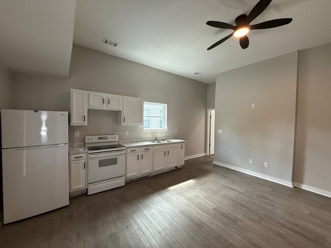 Building Photo - 233 E Cambridge Ave