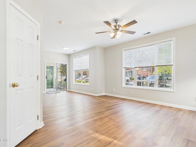 Foto del edificio - 2111 Kudrow Ln