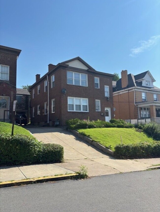 Photo - 2709 Pyramid Ave Apartment