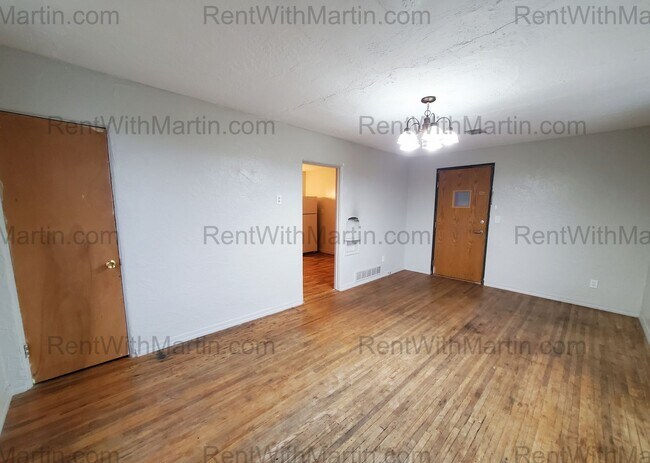 Building Photo - 9 N Frederick Ave
