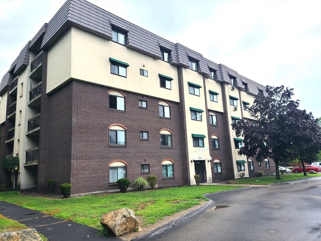 Foto principal - 566 Washington St