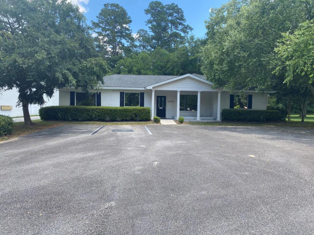 Foto principal - 2303 Bemiss Rd
