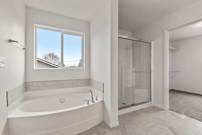 Building Photo - Beautiful Home in the Valley