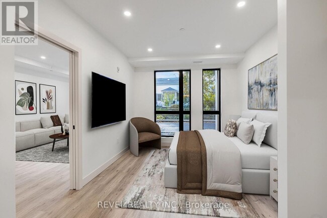 Building Photo - 4390 Hillview Dr