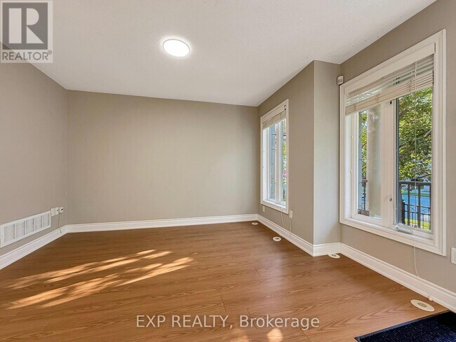 Building Photo - 11 Saddlecreek Dr