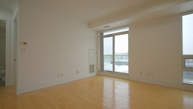 Photo du bâtiment - H-60-LP60 S Town Centre Blvd