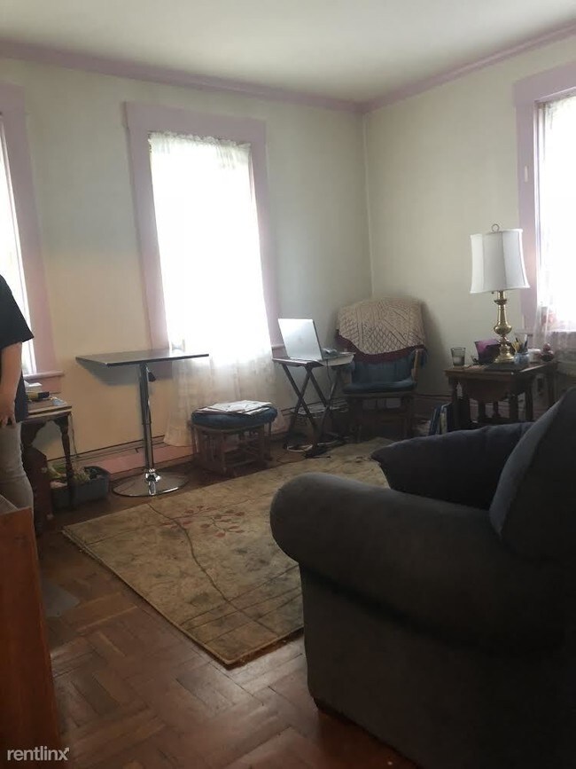 Foto del edificio - 4 br, 2 bath House - 122 Lawrence Ave