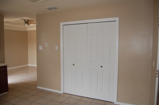 Building Photo - 610 Gage Loop