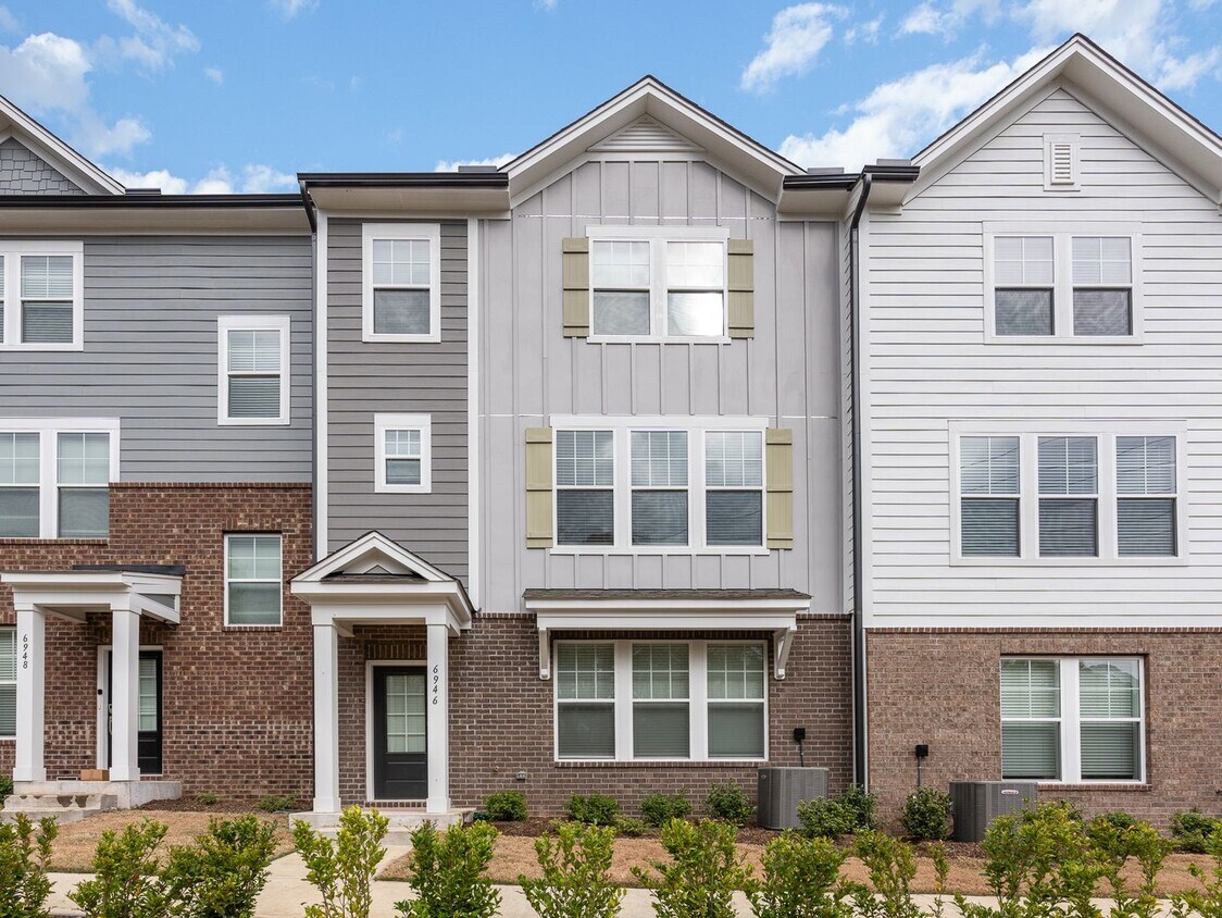 Foto principal - Breathtaking, Spacious Townhome in Parc at...