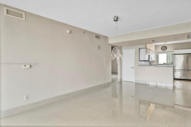 Foto del edificio - 601 NE 36th St
