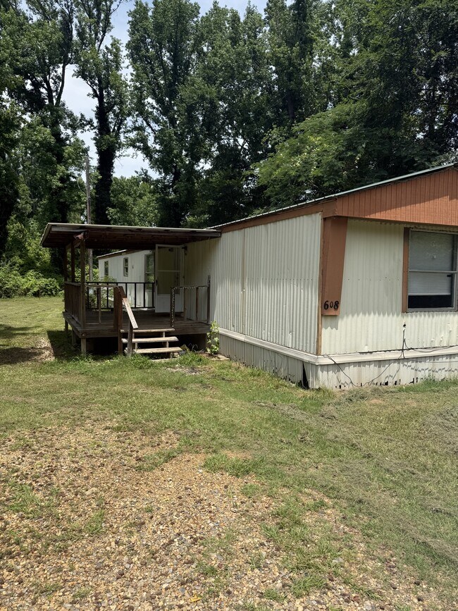 Building Photo - 608 Dillard Dr