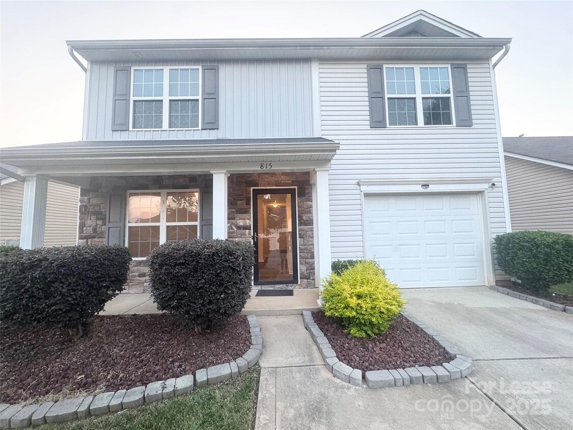 Primary Photo - 815 Fescue Ct