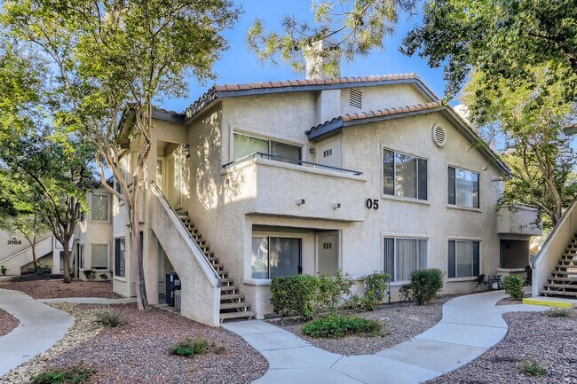 Building Photo - Elegant 2-Bedroom Condo in Gated Community...