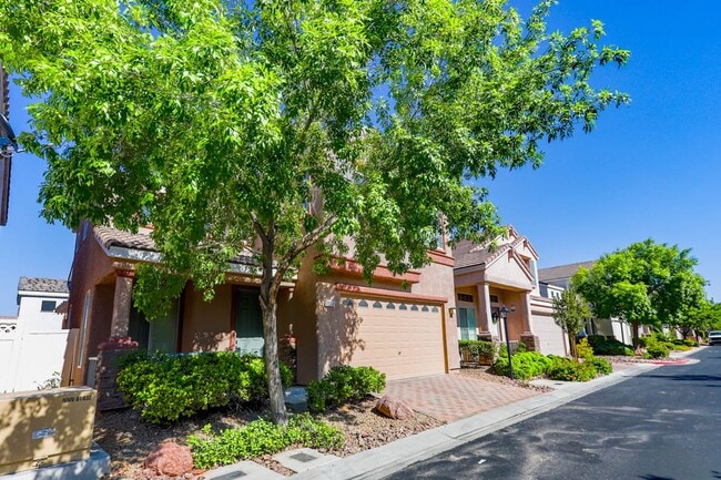 Building Photo - Beautiful Updated 3 Bedroom Home In The Ga...