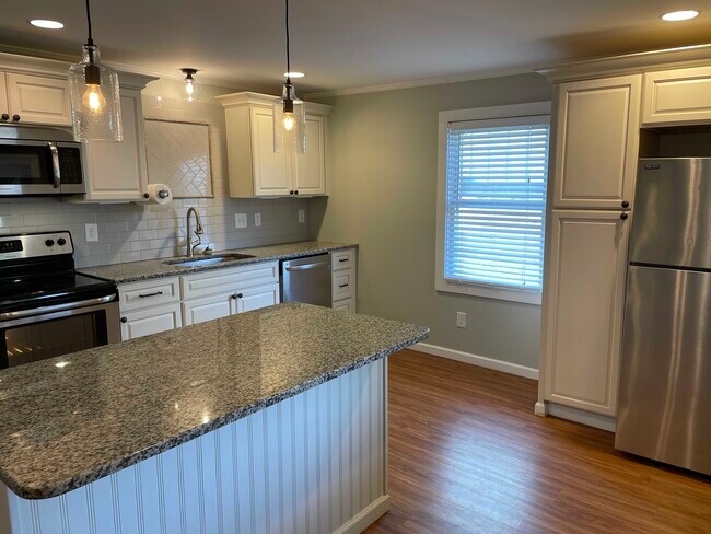 Building Photo - 609 West End Cir