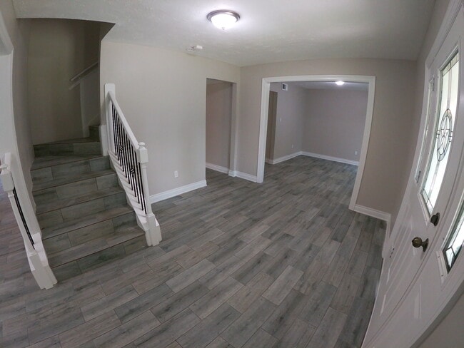 Building Photo - 2614 N Woodloch St