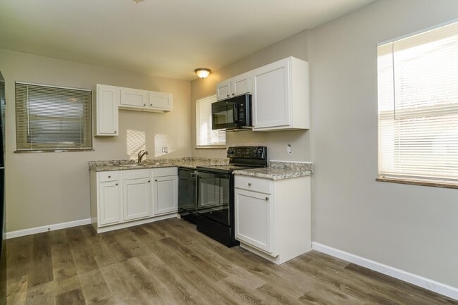 Foto del edificio - 1646 Oakwood Ave