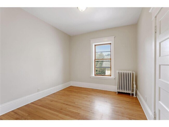 Building Photo - 1120 Laurel Ave