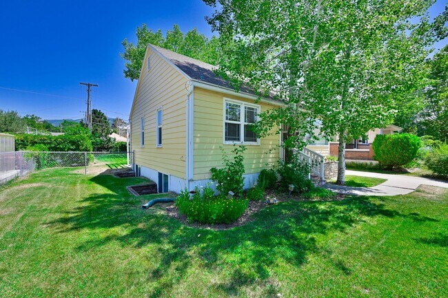Building Photo - Beautiful Home in Sugarhouse Location!