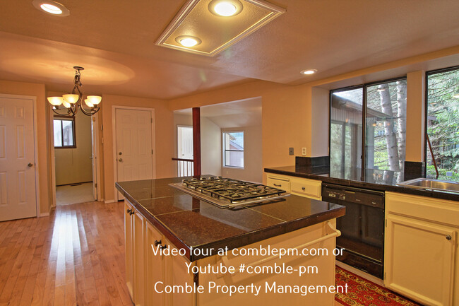 Foto del edificio - 5275 Highland Dr