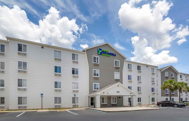 Building Photo - Furnished Studio-Fort Myers