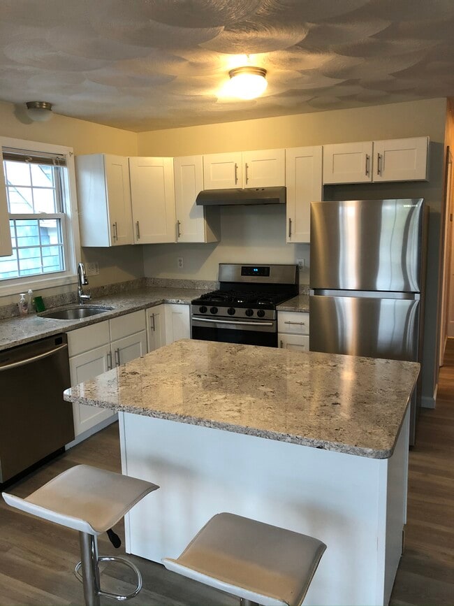 Stainless and granite - 907 Smith St