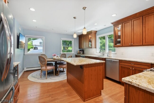 Building Photo - 204 Deerfield Ln