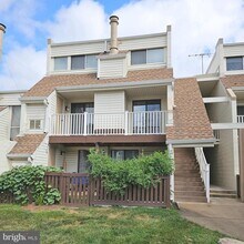 Building Photo - 1005 Warwick Ct