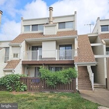 Building Photo - 1005 Warwick Ct