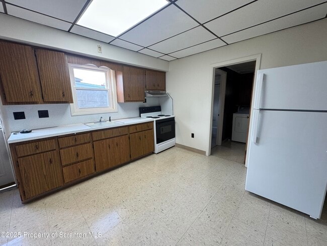 Building Photo - 913 S Webster Ave