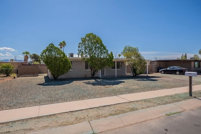 Building Photo - Cozy East Tucson 3-Bedroom with Private Ya...