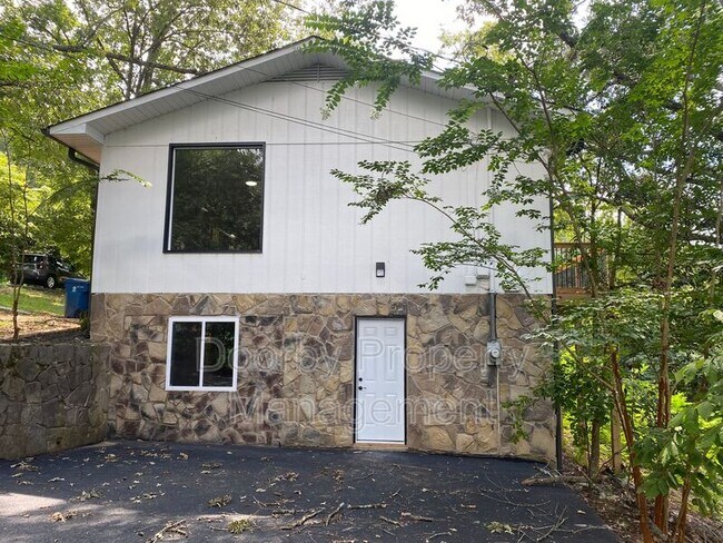 Building Photo - 405 Dempsey Ln