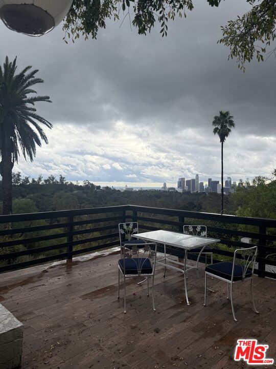 Foto del edificio - 2035 Park Dr