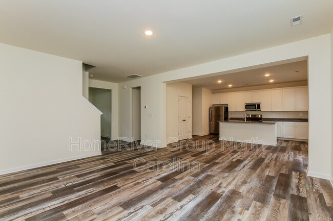 Building Photo - 113 Fosters Gln Pl