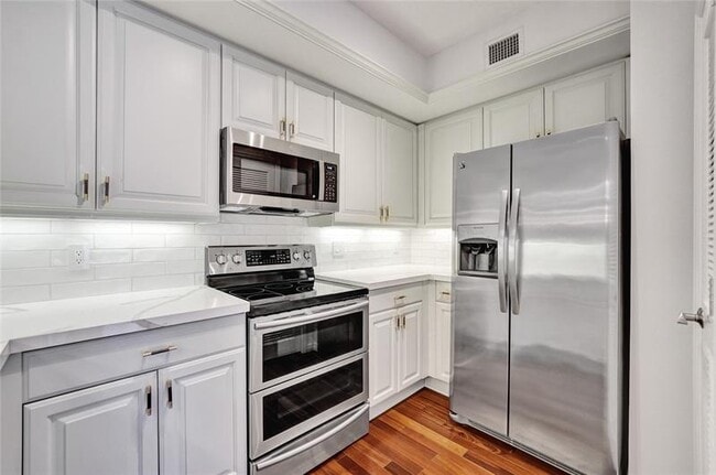 Building Photo - 2421 NE 65th St