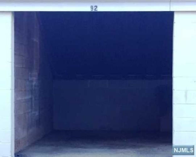 2215 N Central Rd Unit 3 E, Fort Lee, NJ 07024 Room for Rent in Fort