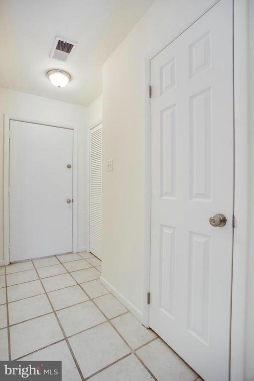 Building Photo - 8 Gentry Ct