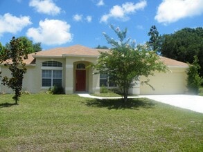 Building Photo - 17 Philmont Ln
