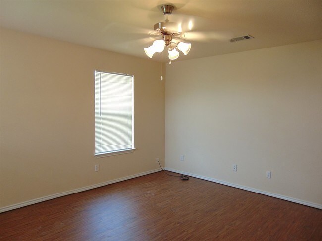 Foto del edificio - 707 Claremont Pkwy