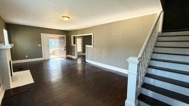 Foto del edificio - SOUTH BROAD RIPPLE 3BEDROOM  HALF DUPLEX AVAILABLE NOW!